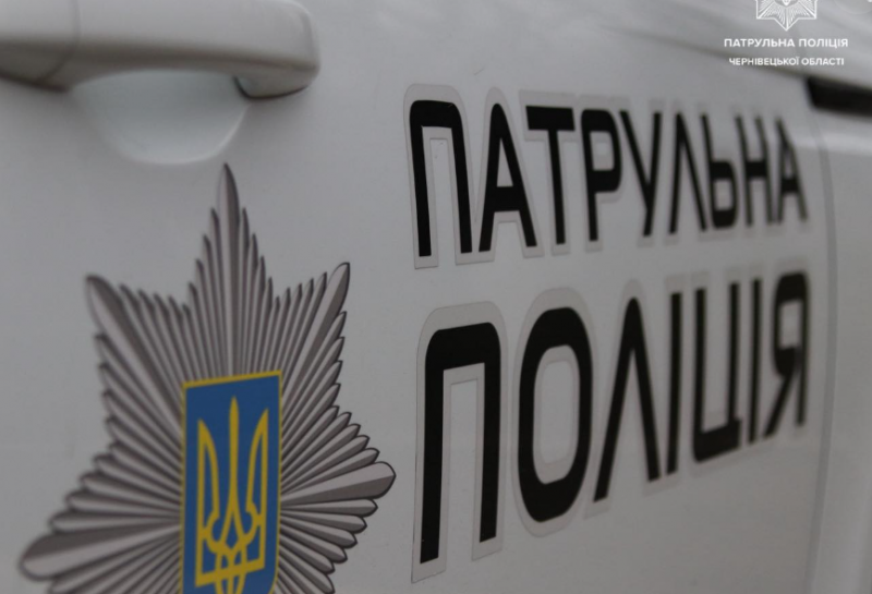 Помітно нервував, тож перевірили авто: буковинець віз нелегальні цигарки